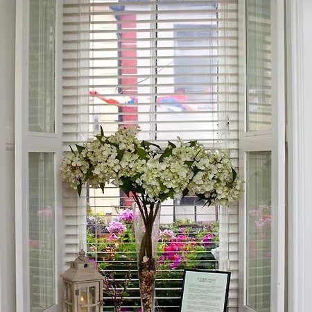 招待所 7 Boutique 4*